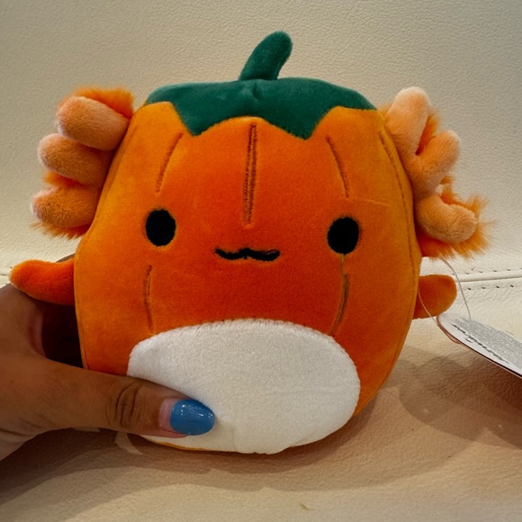 Gabin the pumpkin axolotl - Picture 1 of 3